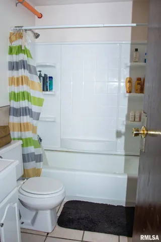 $400,000 | 720 Wigwam Hollow Road, Unit 1, Macomb, IL 61455