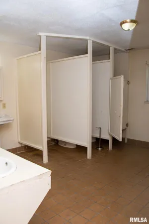 $400,000 | 720 Wigwam Hollow Road, Unit 1, Macomb, IL 61455