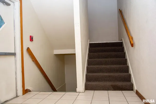 $400,000 | 720 Wigwam Hollow Road, Unit 1, Macomb, IL 61455