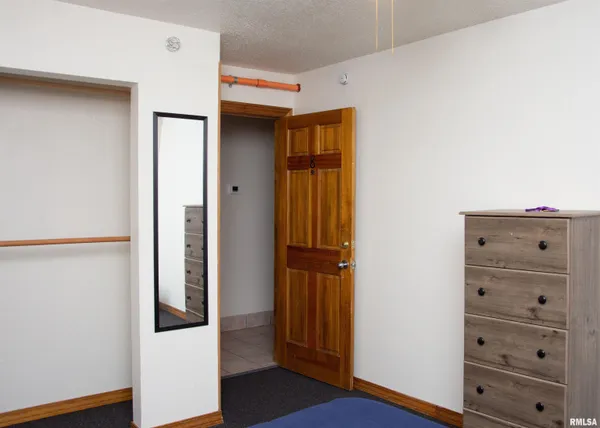 $400,000 | 720 Wigwam Hollow Road, Unit 1, Macomb, IL 61455