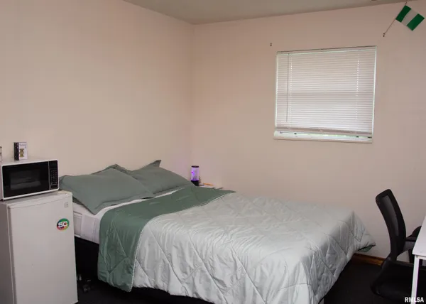 $400,000 | 720 Wigwam Hollow Road, Unit 1, Macomb, IL 61455