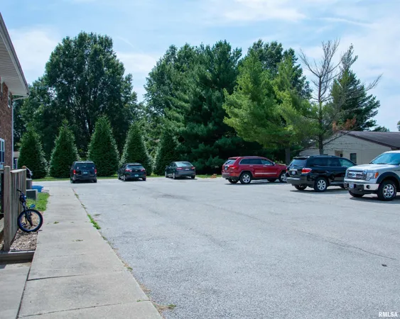 $400,000 | 720 Wigwam Hollow Road, Unit 1, Macomb, IL 61455