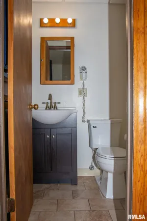 $400,000 | 720 Wigwam Hollow Road, Unit 1, Macomb, IL 61455