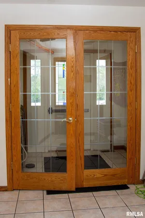 $400,000 | 720 Wigwam Hollow Road, Unit 1, Macomb, IL 61455