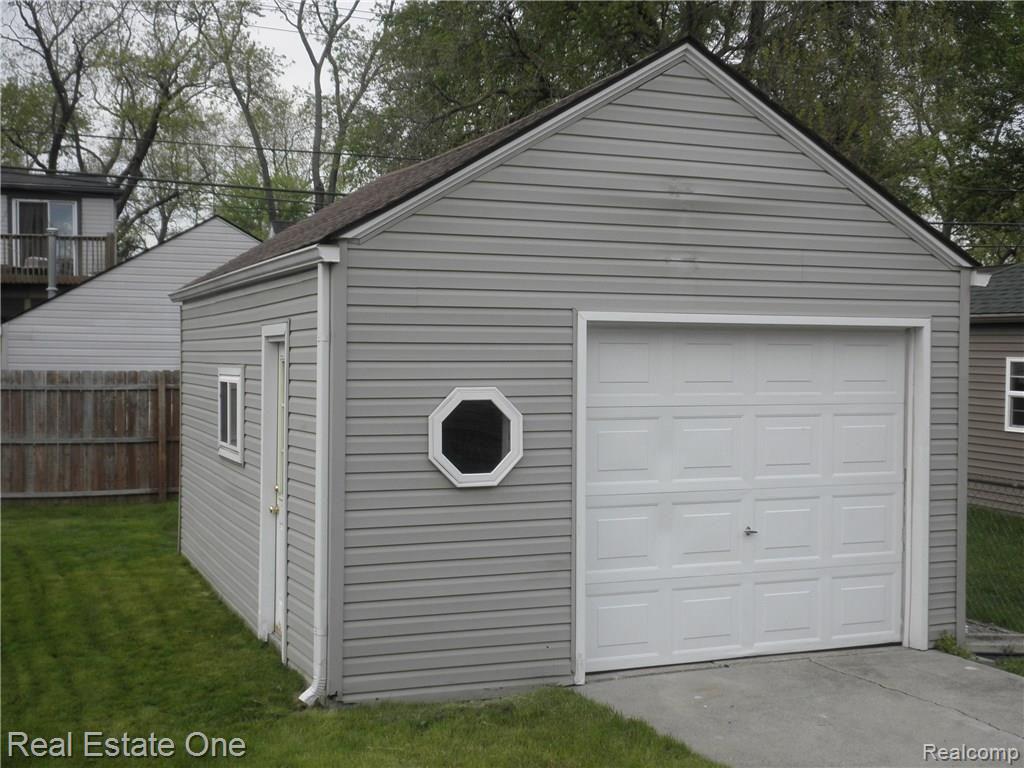 960 Cambridge Road Berkley, MI 48072 - Photo 28 of 30 1.5 car detached garage with side entry door