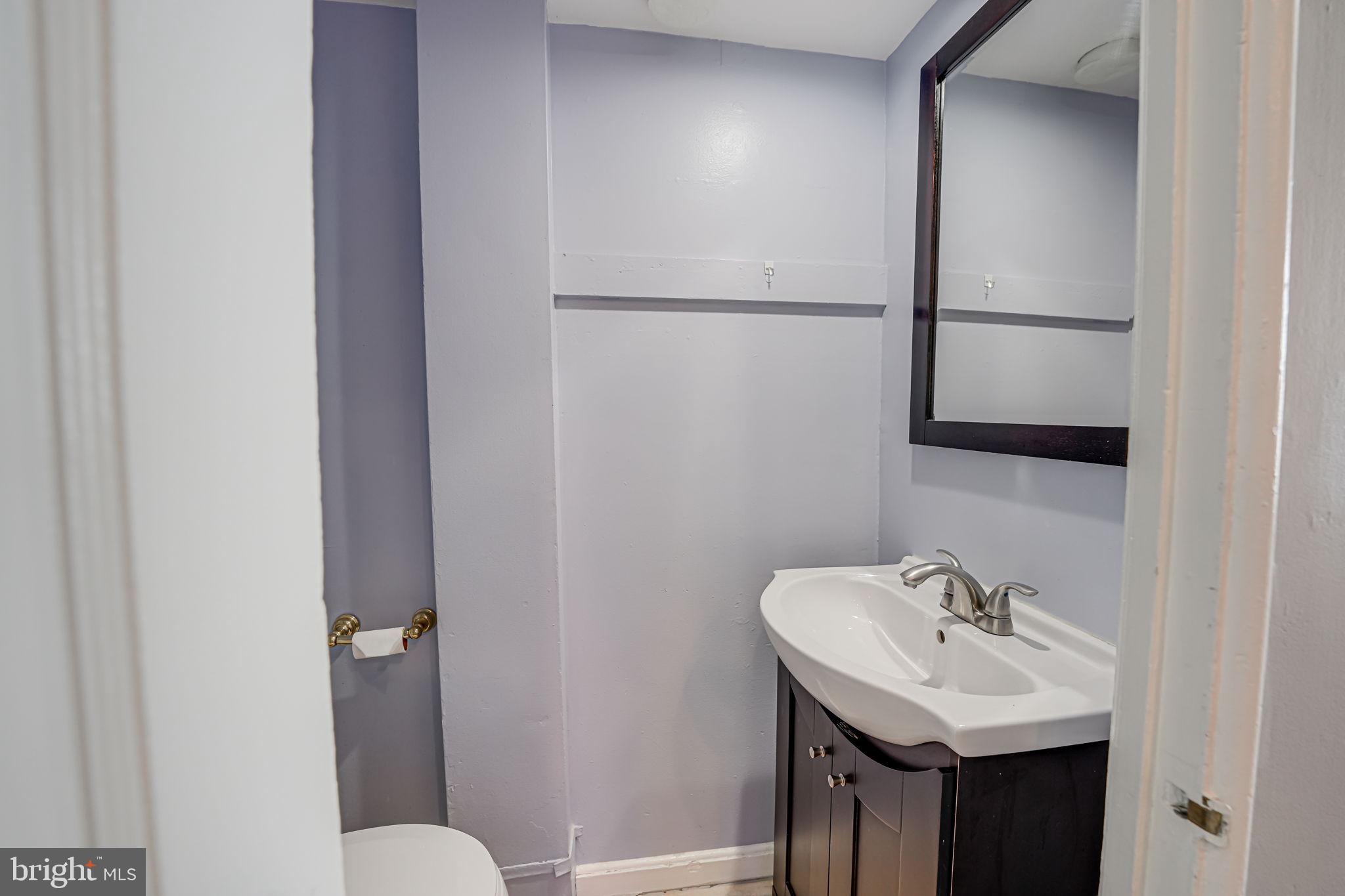 5502 7th Road South Arlington, VA 22204 - Photo 13 of 26 Half-Bath