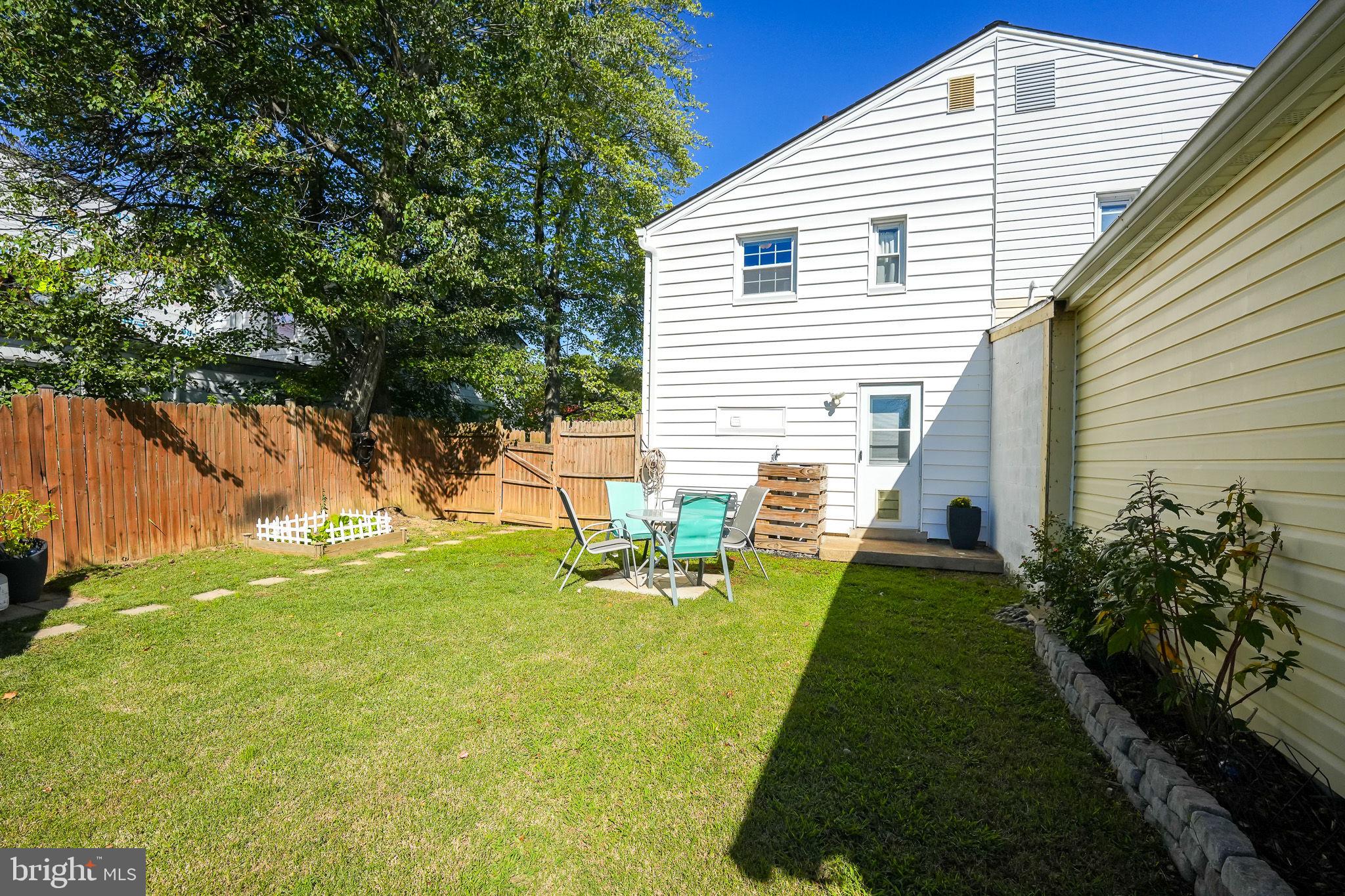 5502 7th Road South Arlington, VA 22204 - Photo 22 of 26 Back Exterior