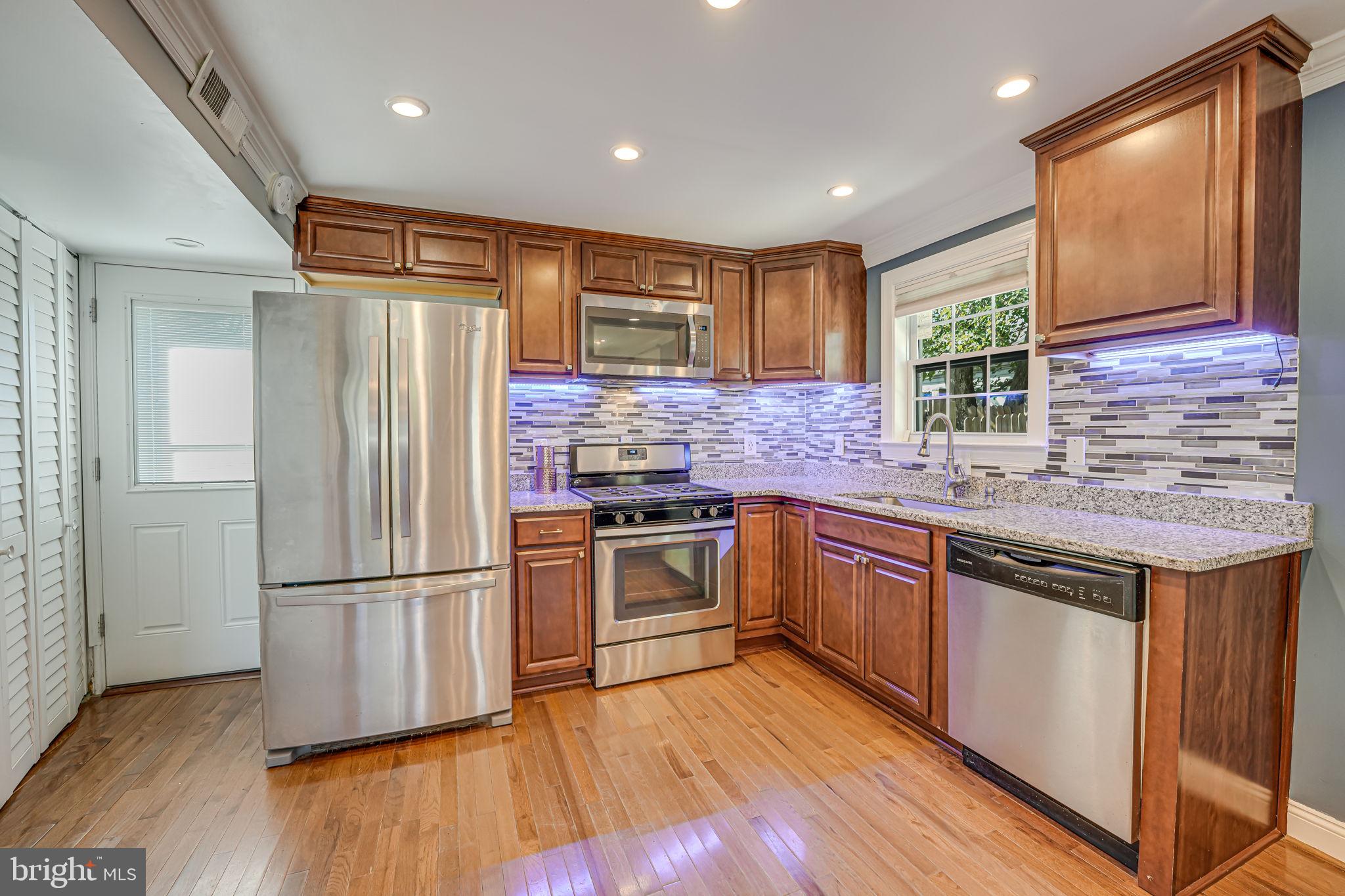 5502 7th Road South Arlington, VA 22204 - Photo 10 of 26 Kitchen- Under Cabinet Lighting