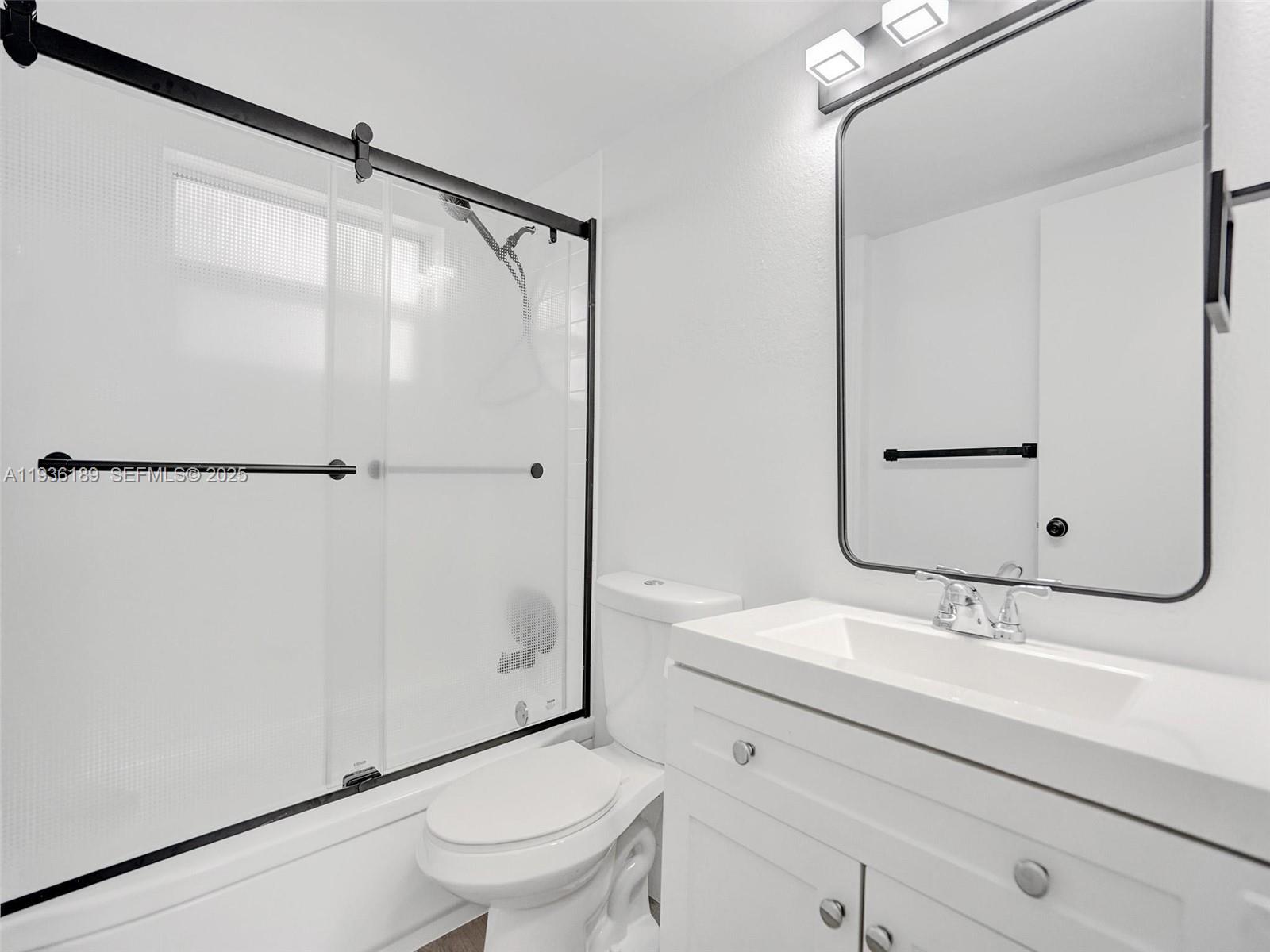 1300 Lincoln Road, Unit D404 Miami Beach, FL 33139 - Photo 5 of 9