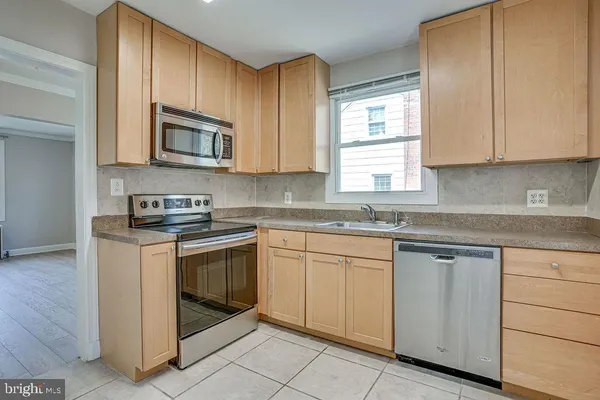 $4,100 | 859 North Abingdon Street, Arlington, VA 22203