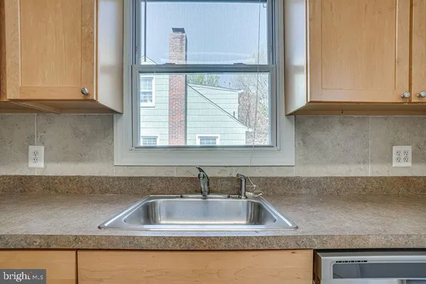$4,100 | 859 North Abingdon Street, Arlington, VA 22203