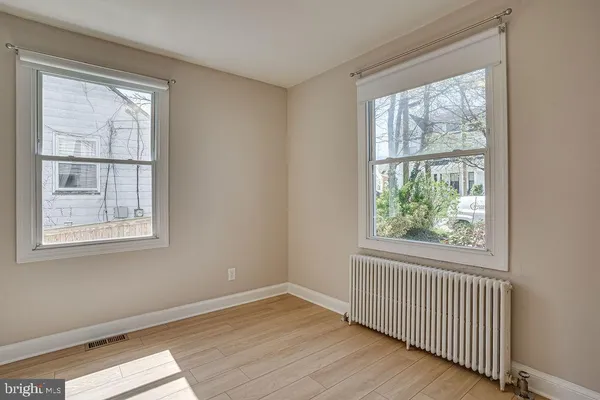 $4,100 | 859 North Abingdon Street, Arlington, VA 22203