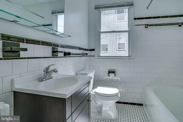 $4,100 | 859 North Abingdon Street, Arlington, VA 22203