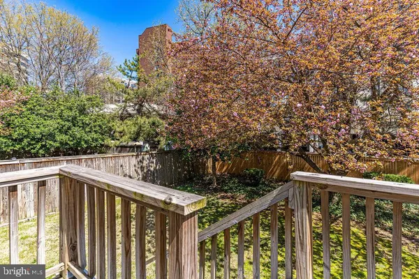 $4,100 | 859 North Abingdon Street, Arlington, VA 22203