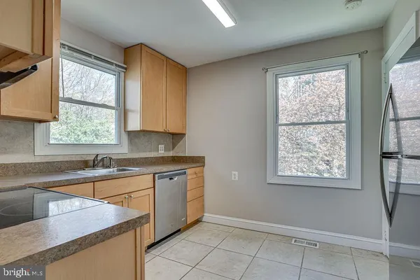 $4,100 | 859 North Abingdon Street, Arlington, VA 22203