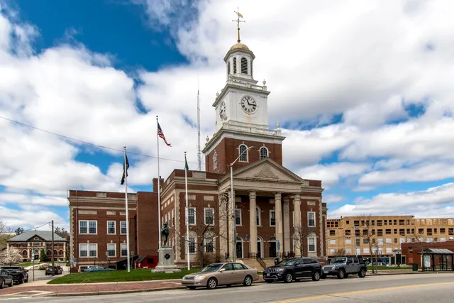 $2,000 | 96 Broadway, Unit A, Dover, NH 03820