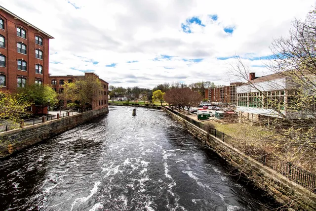 $2,000 | 96 Broadway, Unit A, Dover, NH 03820