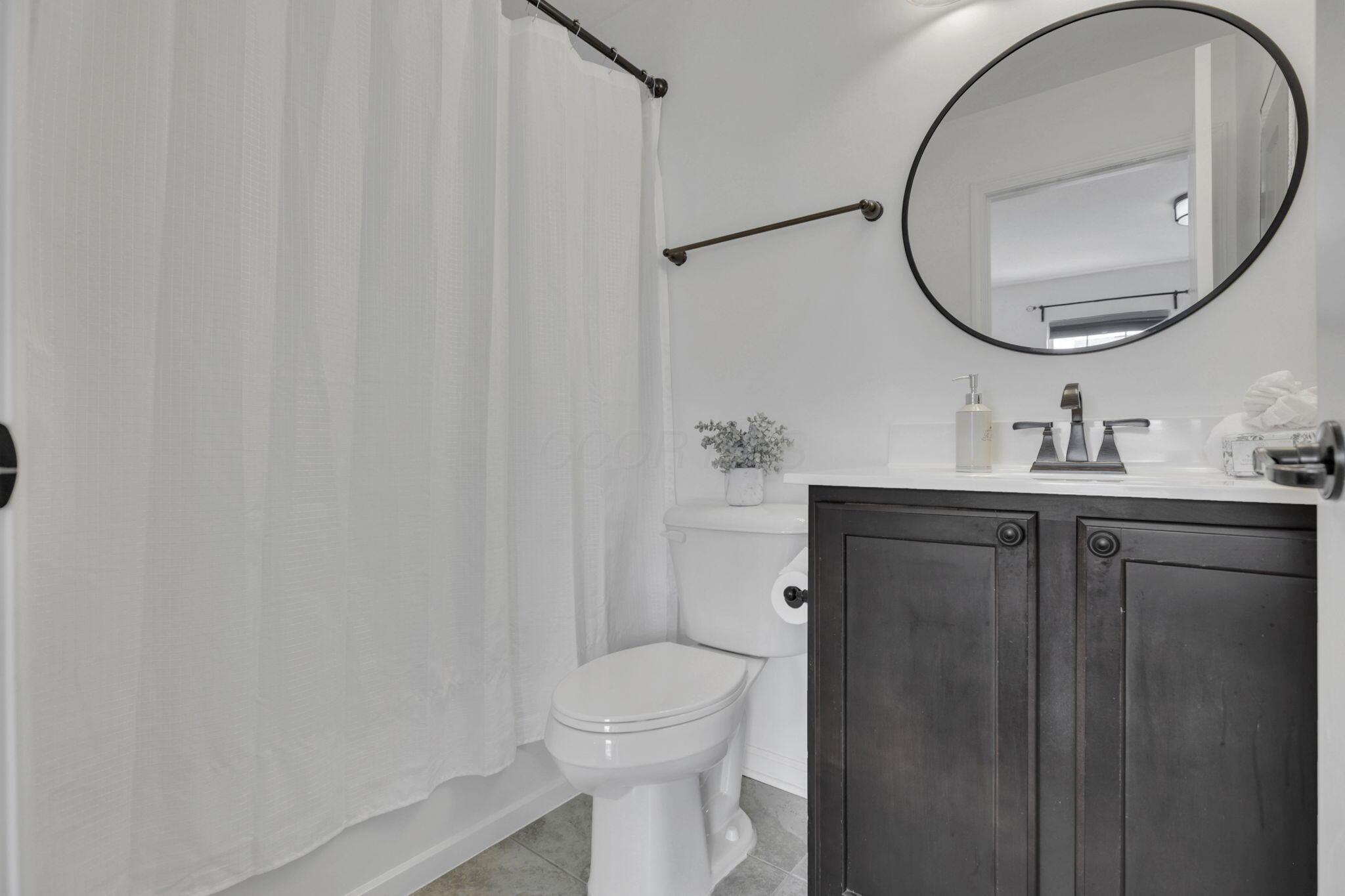 120 Gifford Road Columbus, OH 43235 - Photo 21 of 31 2nd Owner En-Suite