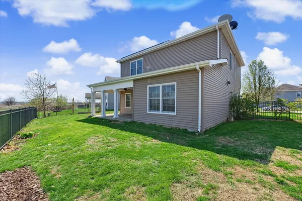 a view of a house with backyard and garden