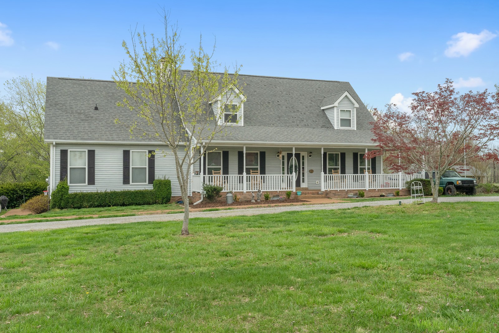 2802 Woods Road Springfield, TN 37172 - Photo 33 of 33 a front view of a house with a garden