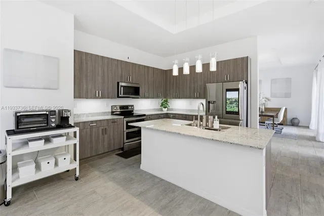 $5,600 | 15293 Southwest 176th Terrace, Unit 15293, Miami, FL 33187