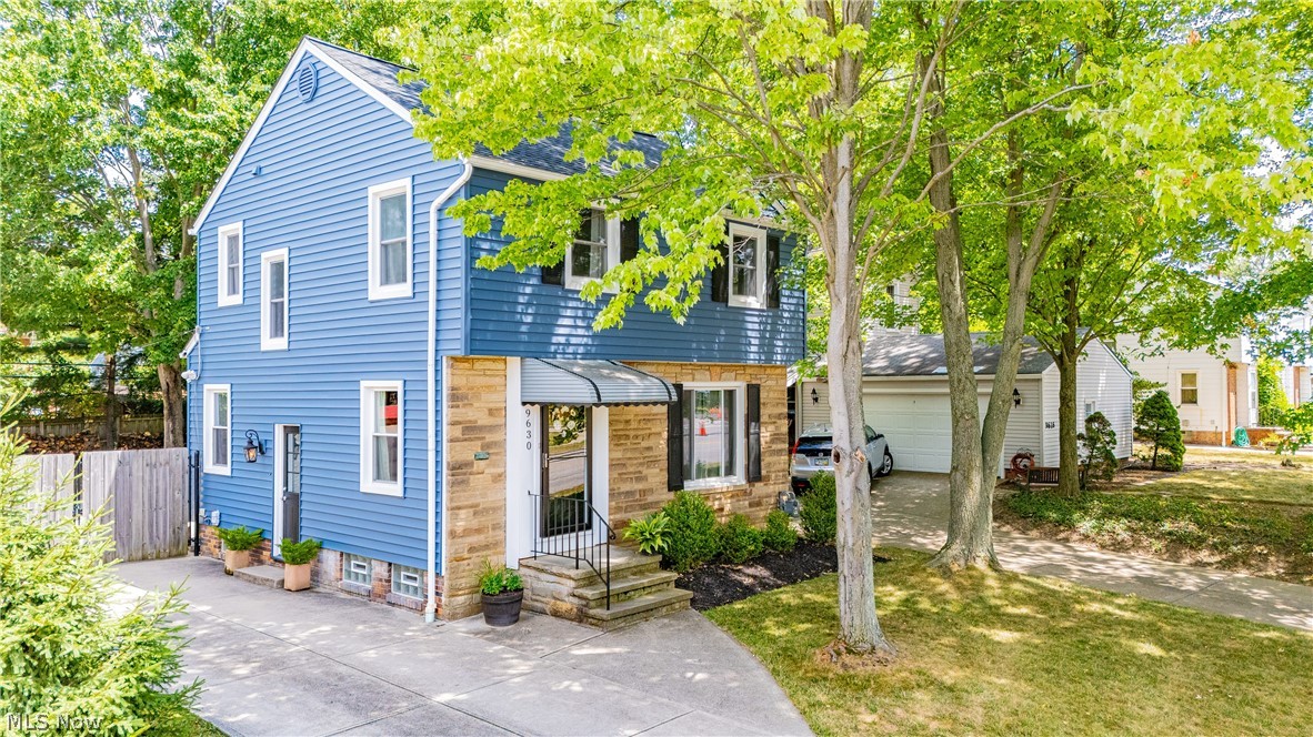 9630 Snow Road Cleveland, OH 44130 - Photo 1 of 31 View of front facade