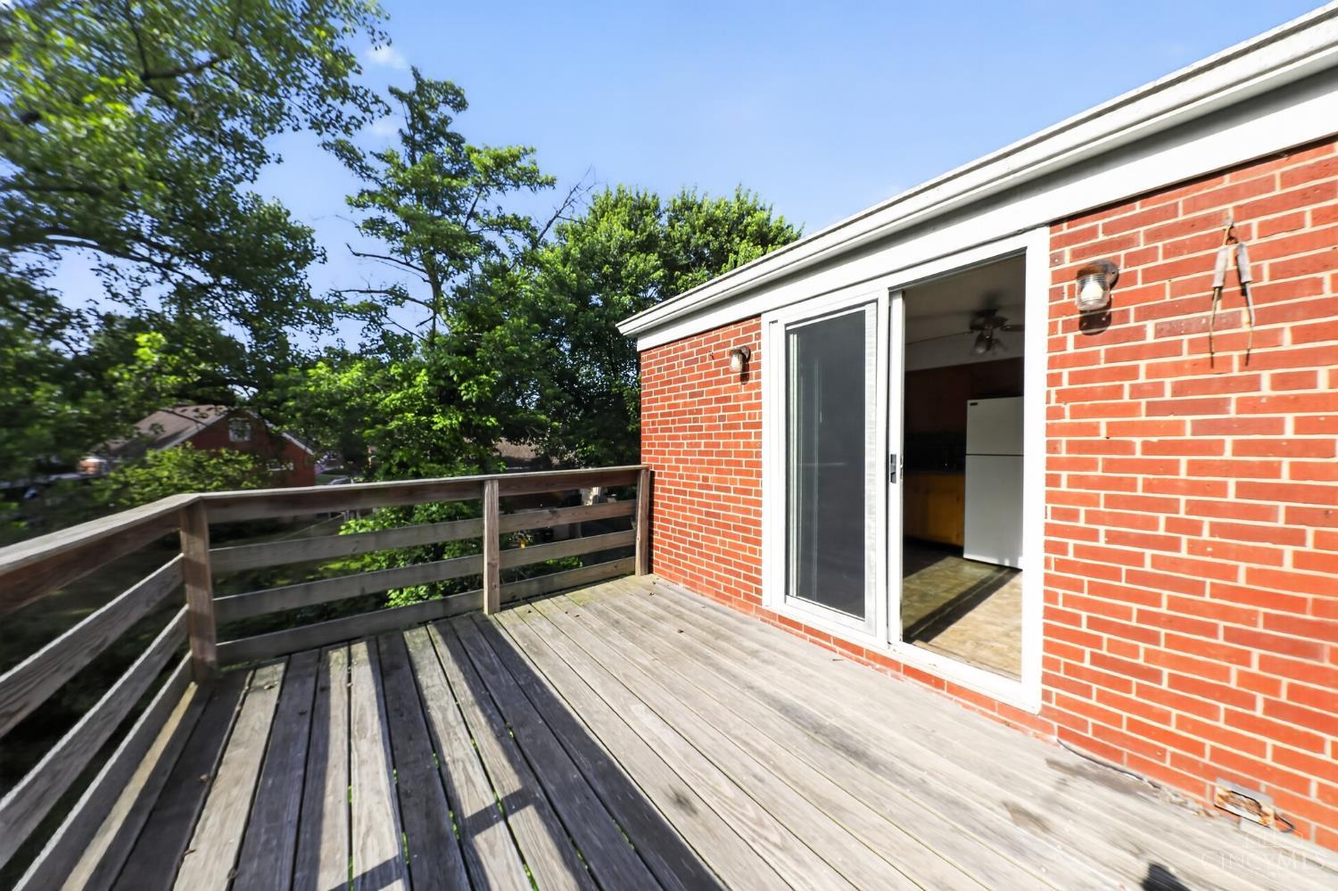 2505 Rack Court Cincinnati, OH 45239 - Photo 8 of 31