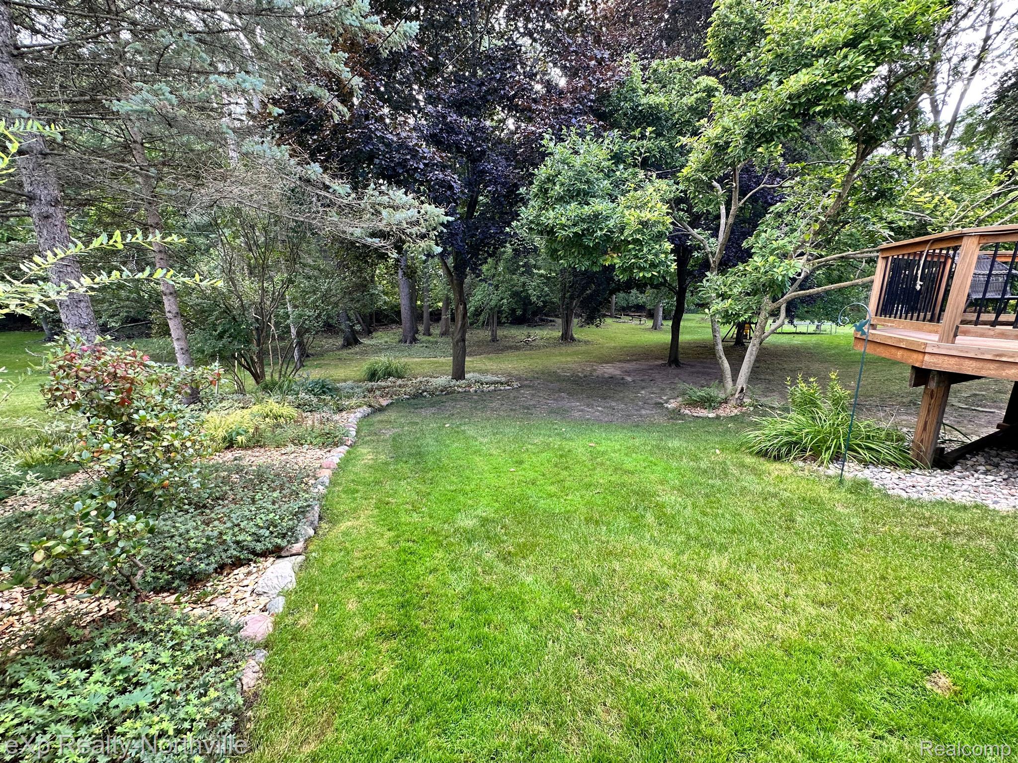 16017 Riverside Drive Livonia, MI 48154 - Photo 10 of 34 Gallery Image 10
