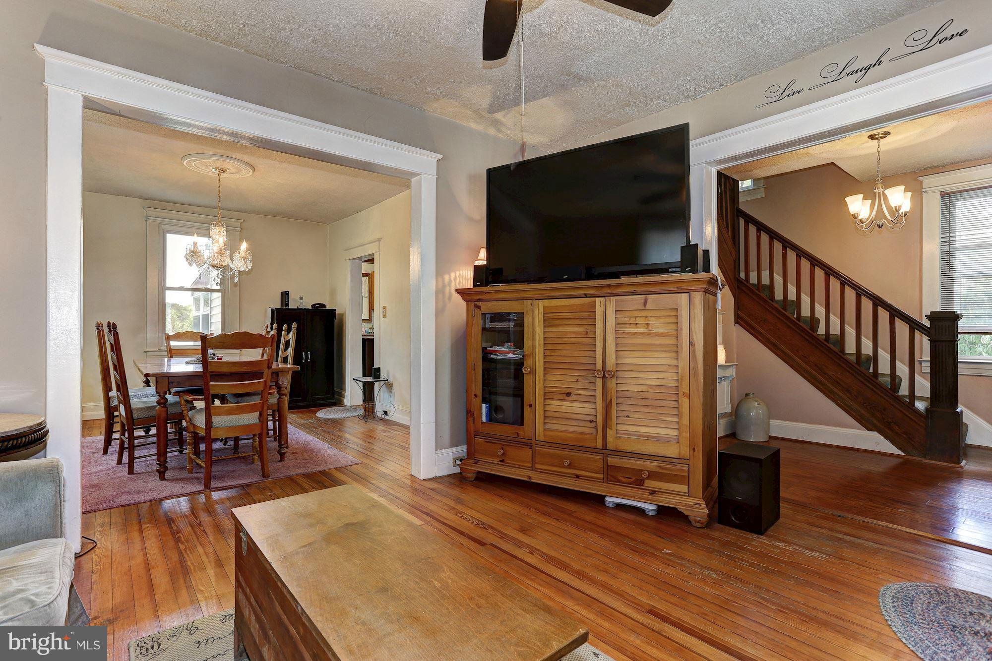 4514 Spring Avenue Baltimore, MD 21227 - Photo 4 of 19 Living Room