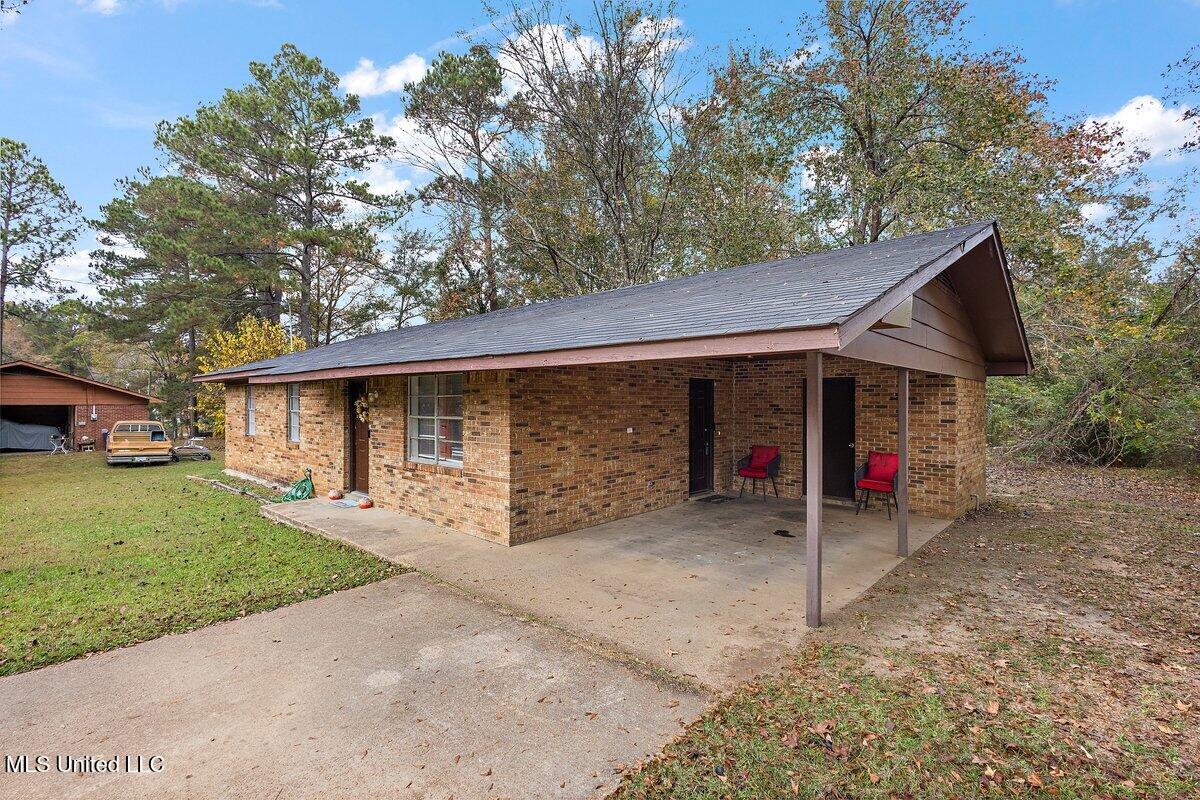 1006 Charles Howard Drive Hazlehurst, MS 39083 - Photo 2 of 18 3HTP9021