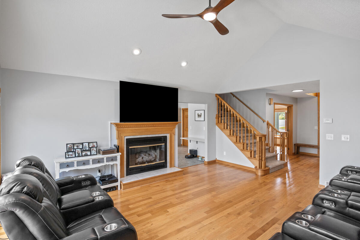 607 Apache Drive Fremont, MI 49412 - Photo 6 of 34 607-Apache_002 - Copy (2)