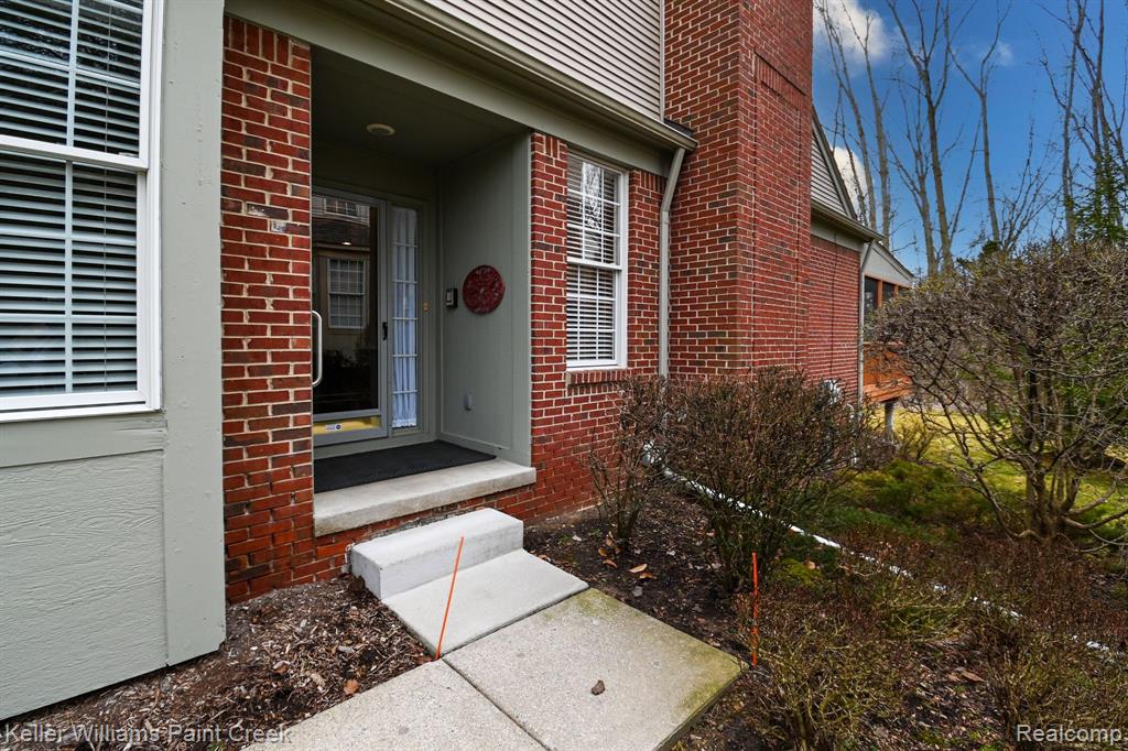 3663 Tremonte Circle Rochester, MI 48306 - Photo 2 of 32