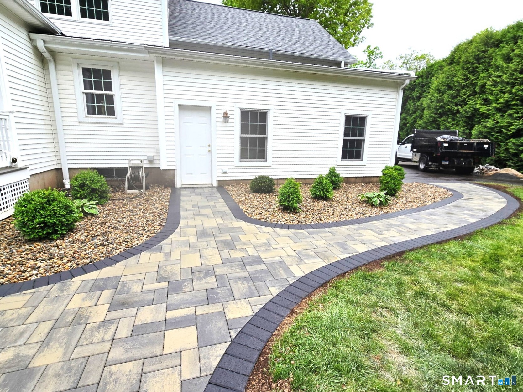6 Sycamore Hills Road Avon, CT 06001 - Photo 4 of 9
