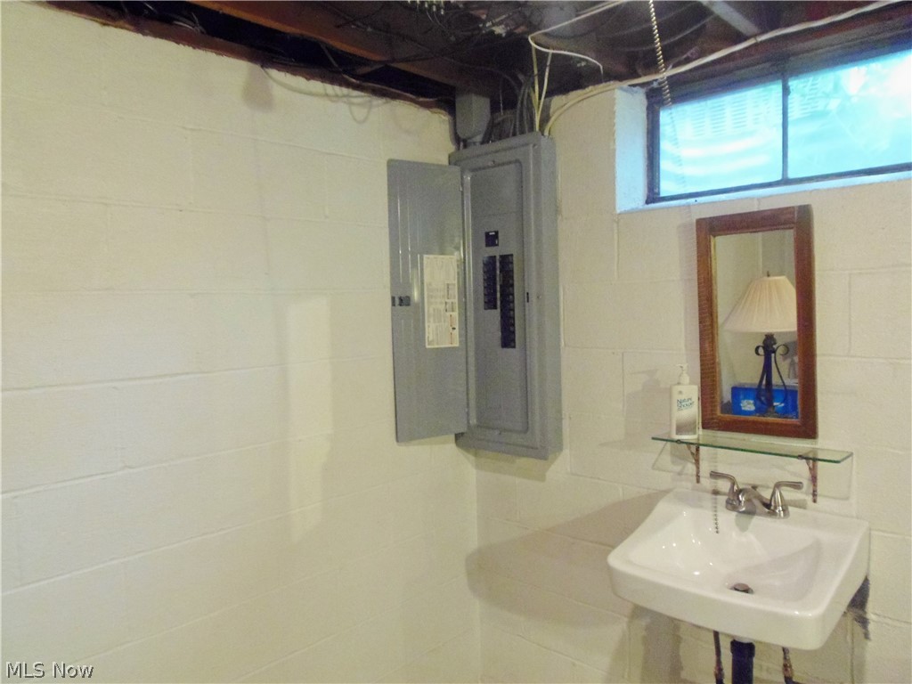 1916 Brookshire Road Akron, OH 44313 - Photo 26 of 32 Gallery Image 26