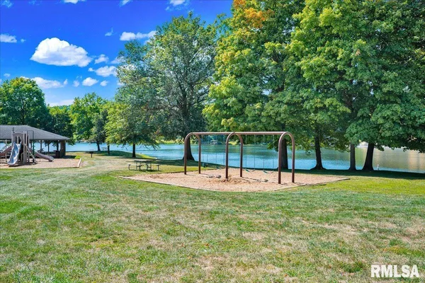 $165,000 | 178 Brentwood Circle, Dahinda, IL 61428