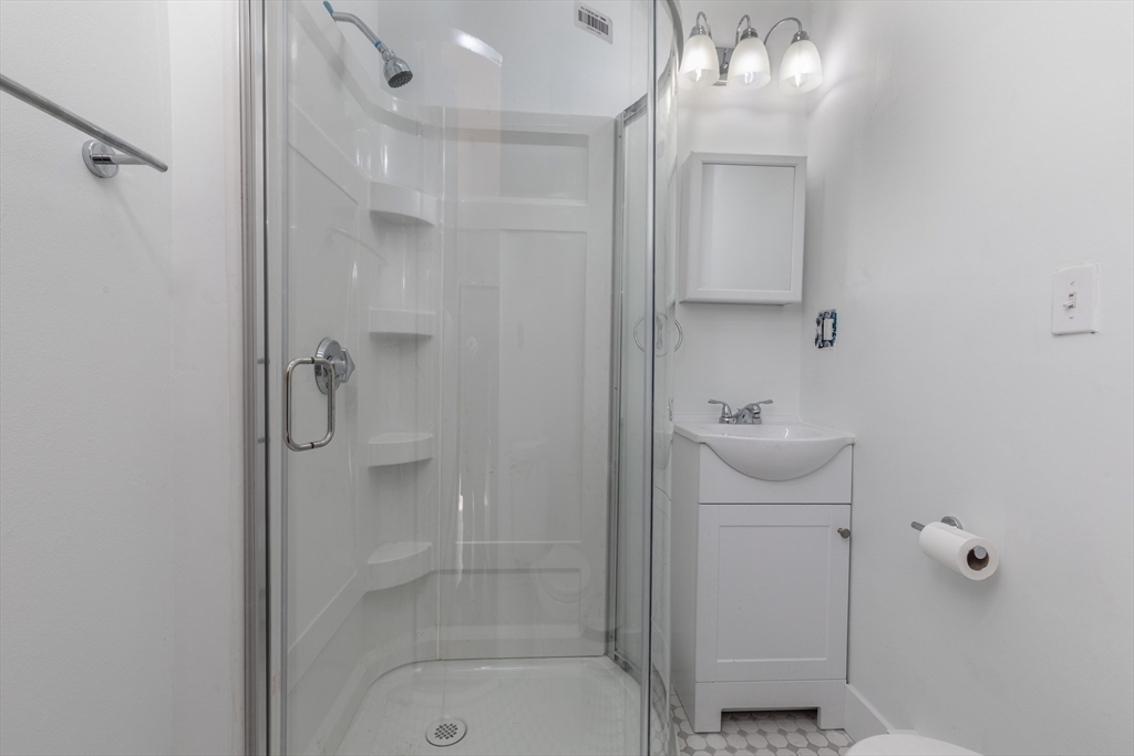 75 Chandler Street, Unit 3 Boston, MA 02116 - Photo 8 of 9