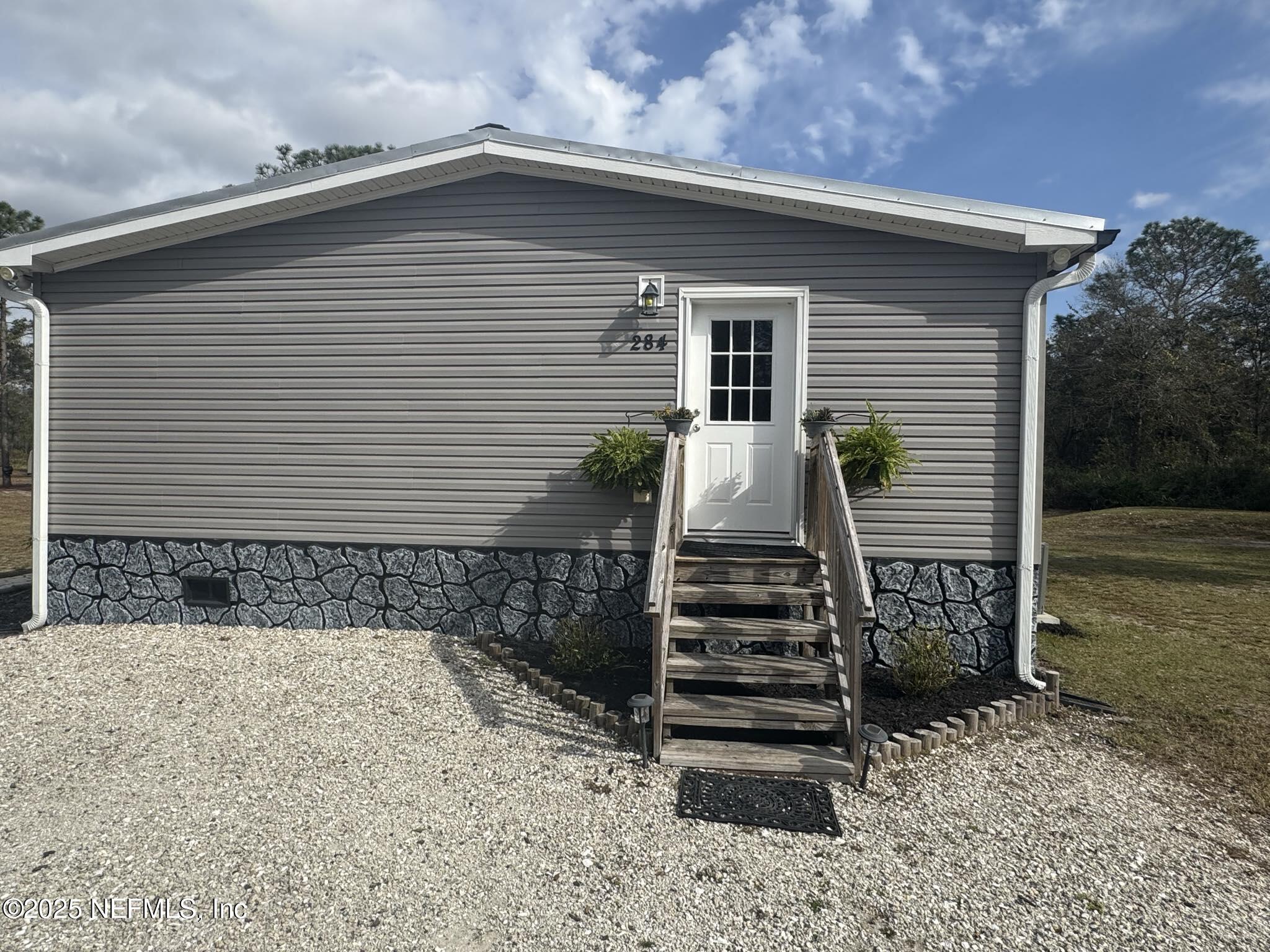 284 East Bannerville Road Palatka, FL 32177 - Photo 4 of 44 b90dd0e4-6e99-44bd-a10a-c8377252ea98