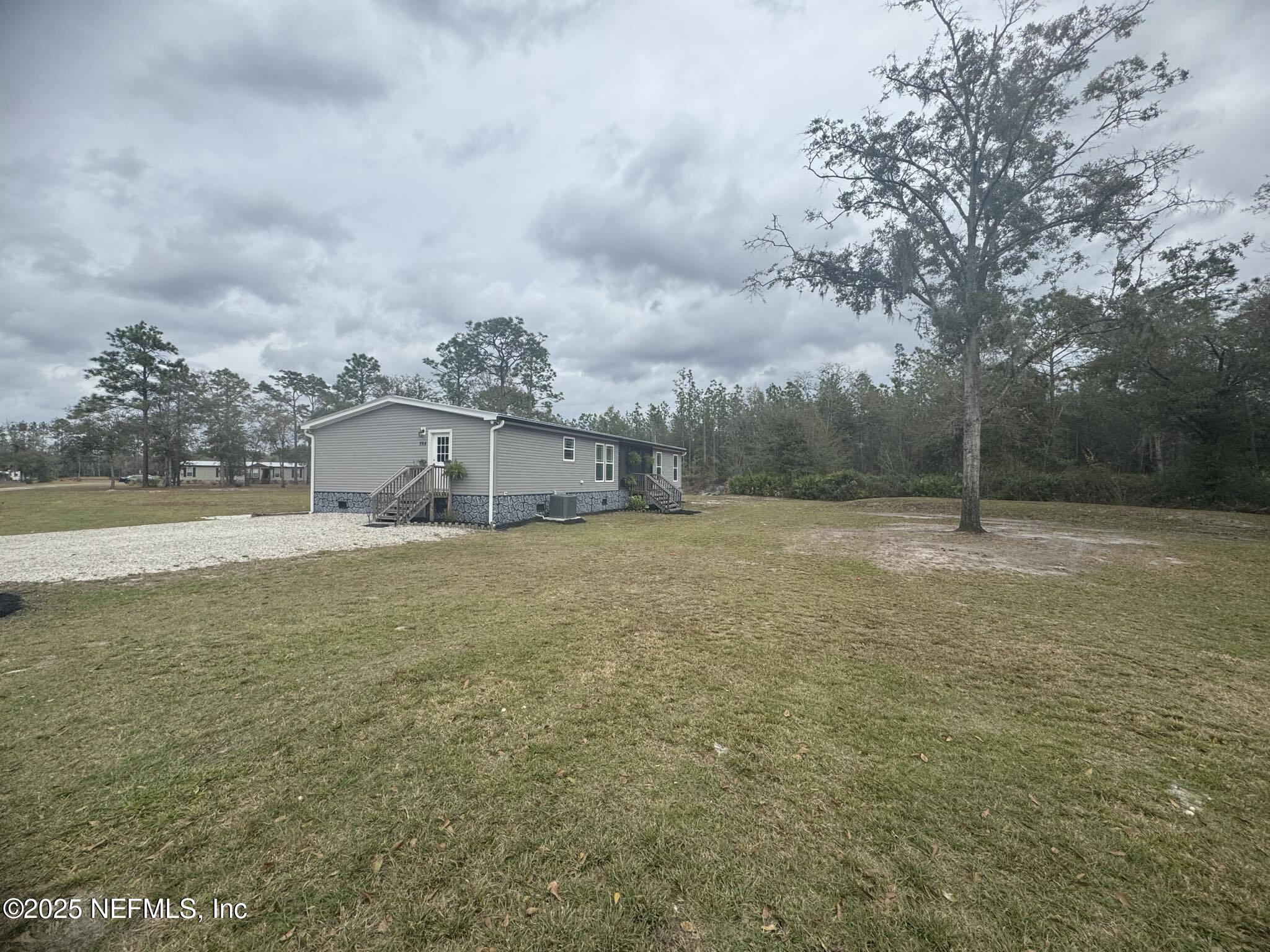 284 East Bannerville Road Palatka, FL 32177 - Photo 5 of 44 2a5c6281-17ce-41c2-9151-3ce97f0170a1