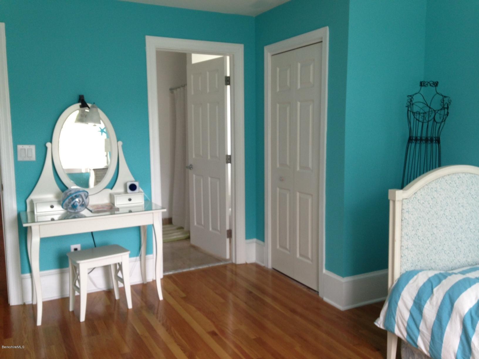 12 Golden Hill Road Lenox, MA 01242 - Photo 10 of 12 SECOND FLOOR BEDRM WITH BATH