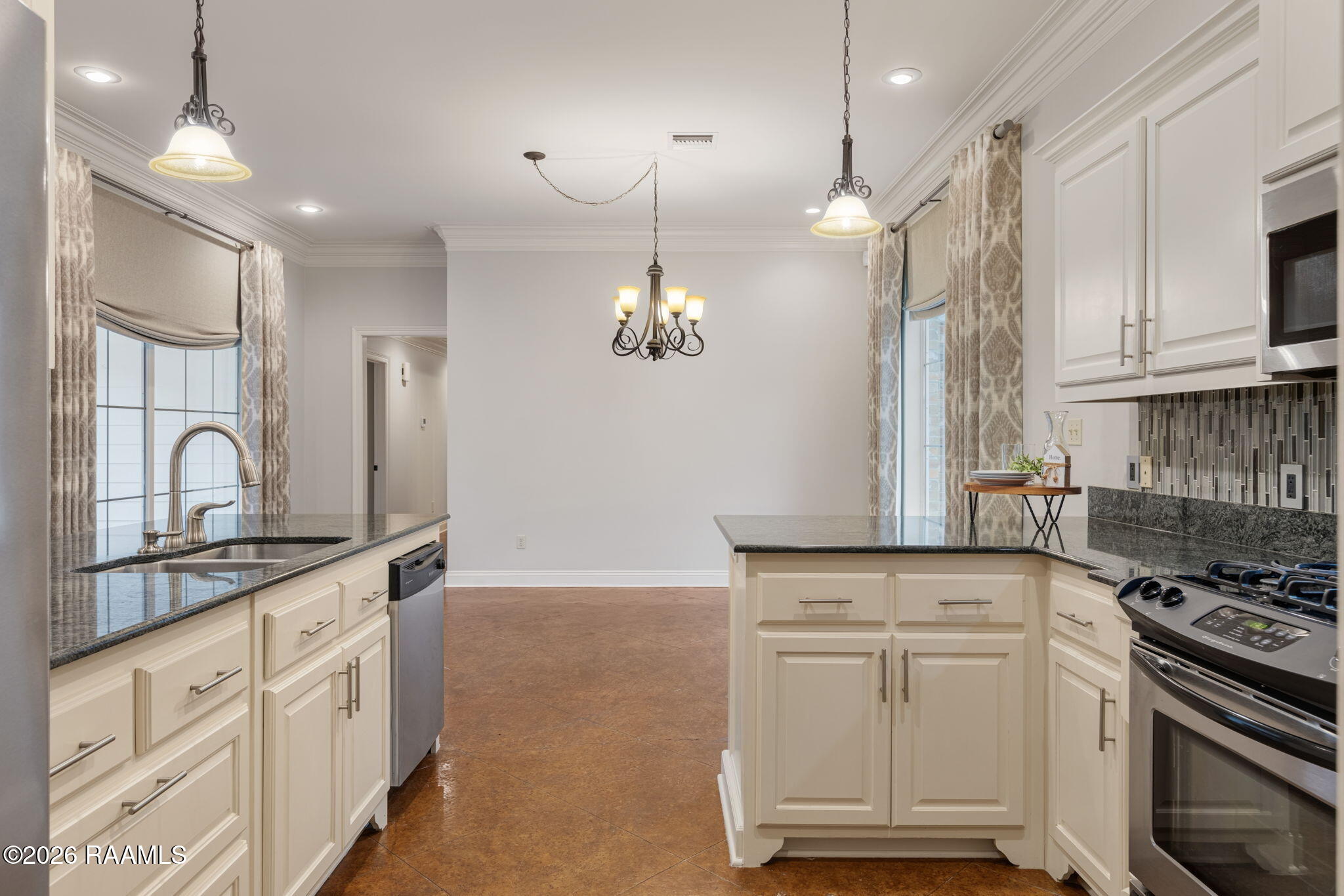107 Barataria Bay Point Lafayette, LA 70508 - Photo 12 of 25 Kitchen