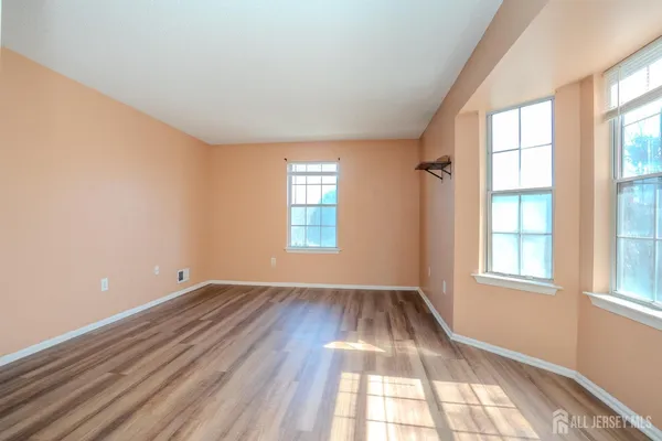 $360,000 | 17 Pembrook Avenue, North Brunswick, NJ 08902