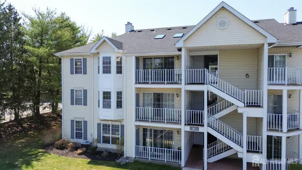 $360,000 | 17 Pembrook Avenue, North Brunswick, NJ 08902