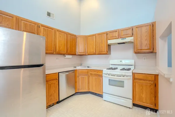 $360,000 | 17 Pembrook Avenue, North Brunswick, NJ 08902