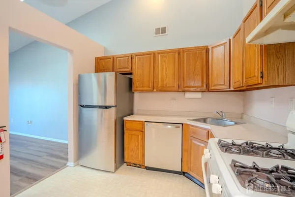 $360,000 | 17 Pembrook Avenue, North Brunswick, NJ 08902