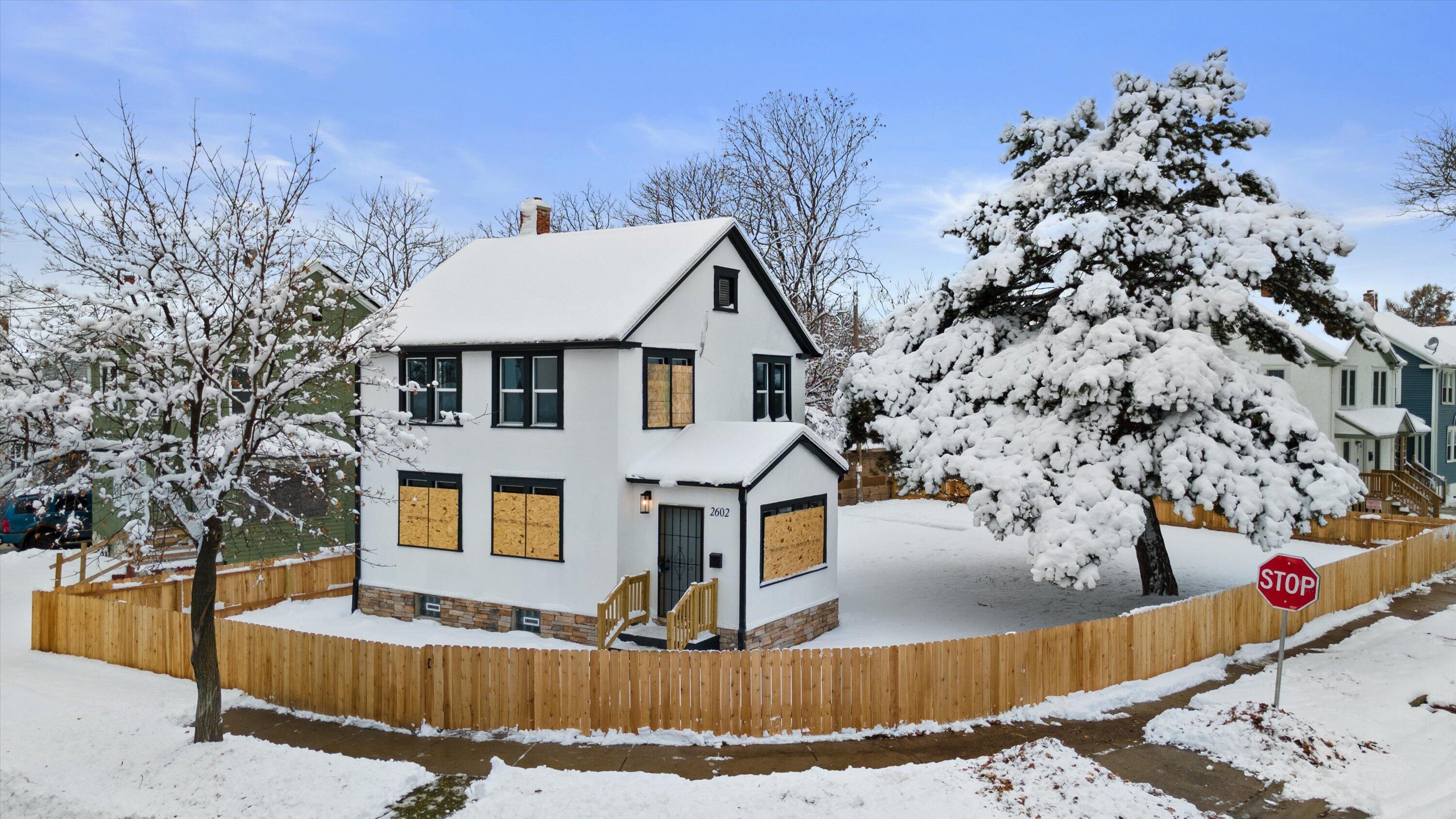 2602 West Port Sunlight Way Milwaukee, WI 53209 - Photo 3 of 44 03-DJI_0275