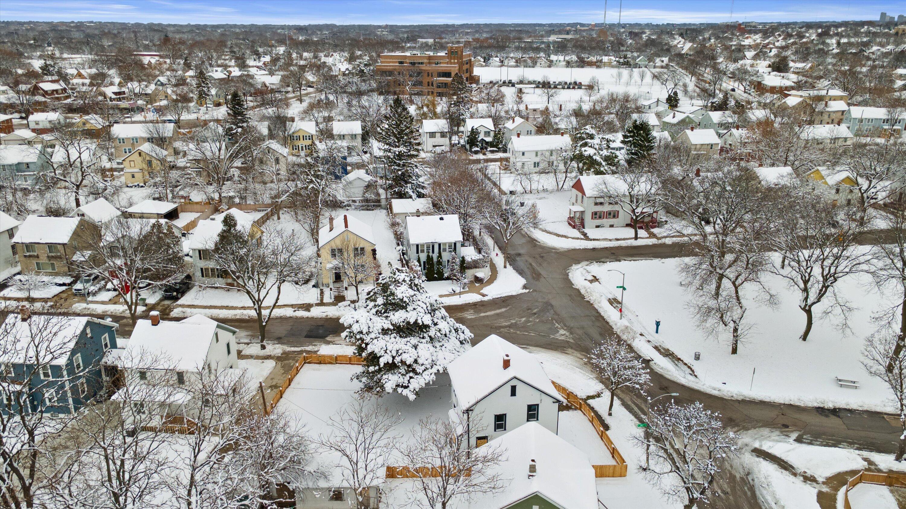 2602 West Port Sunlight Way Milwaukee, WI 53209 - Photo 40 of 44 07-DJI_0293