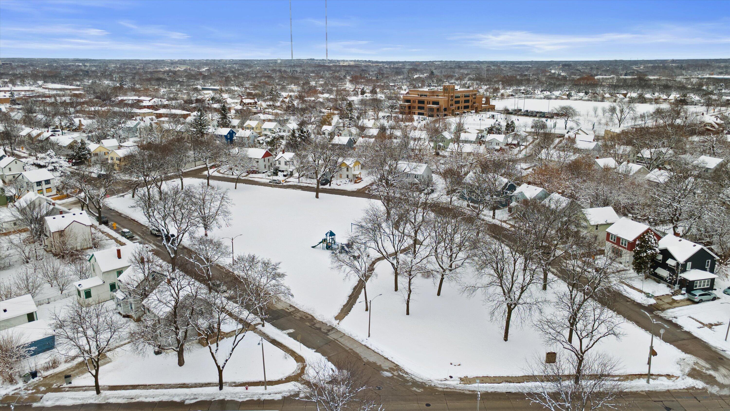2602 West Port Sunlight Way Milwaukee, WI 53209 - Photo 42 of 44 09-DJI_0317