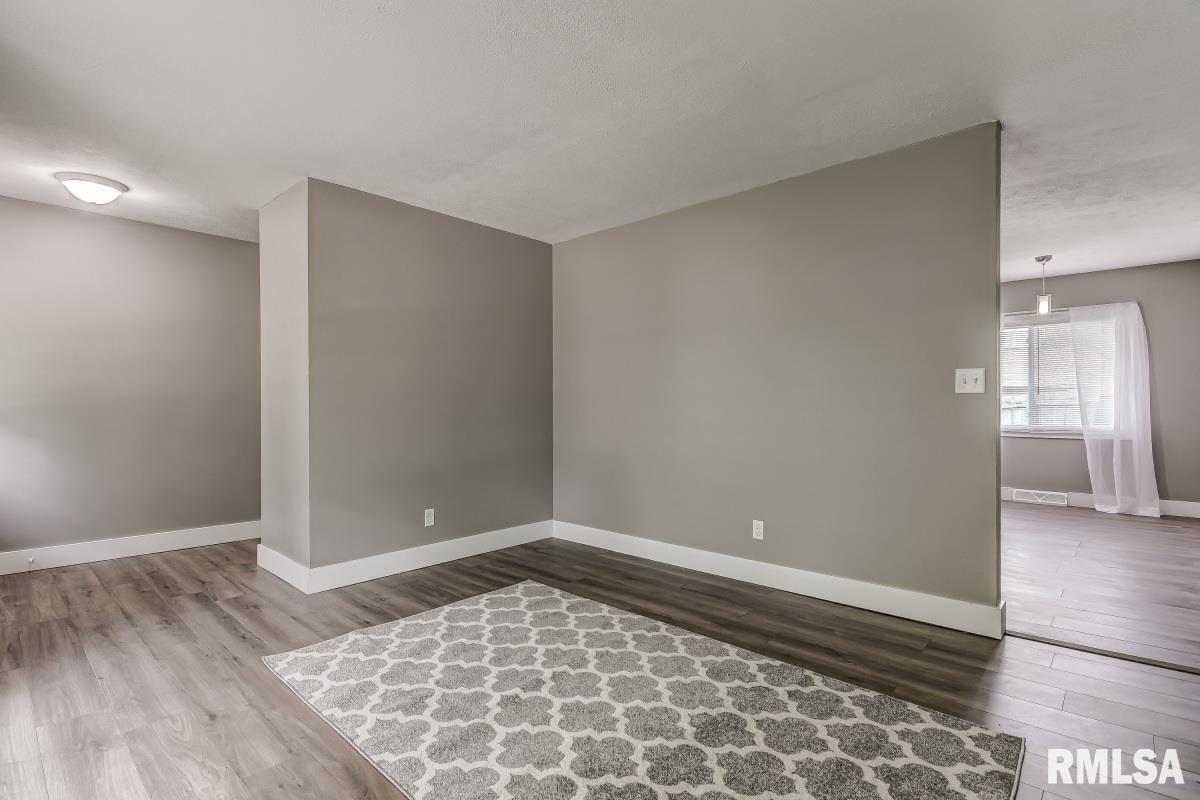 2731 Cardigan Drive Springfield, IL 62702 - Photo 5 of 24 Gallery Image 5