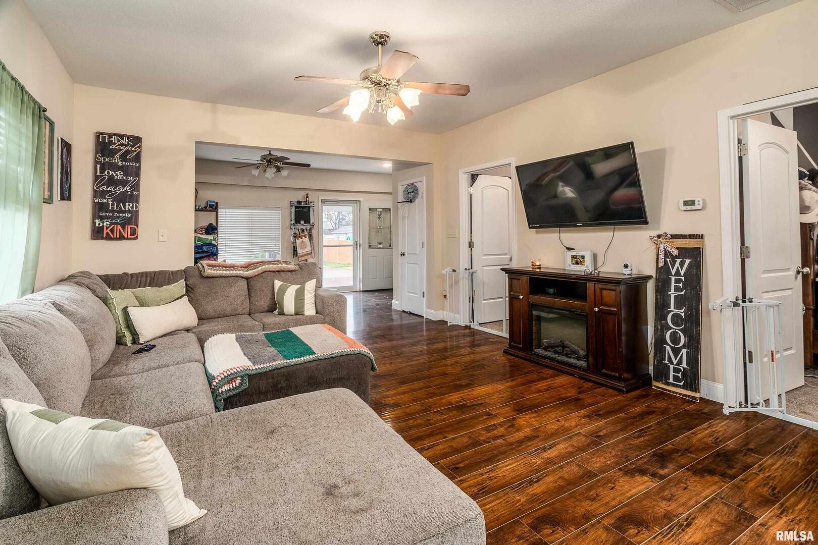 2018 Clarke Street Murphysboro, IL 62966 - Photo 7 of 18 a living room with furniture and a flat screen tv