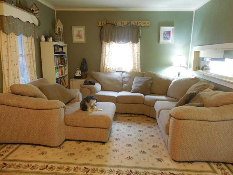100 Crowe Road Renfrew, PA 16053 - Photo 7 of 10 Living Room.